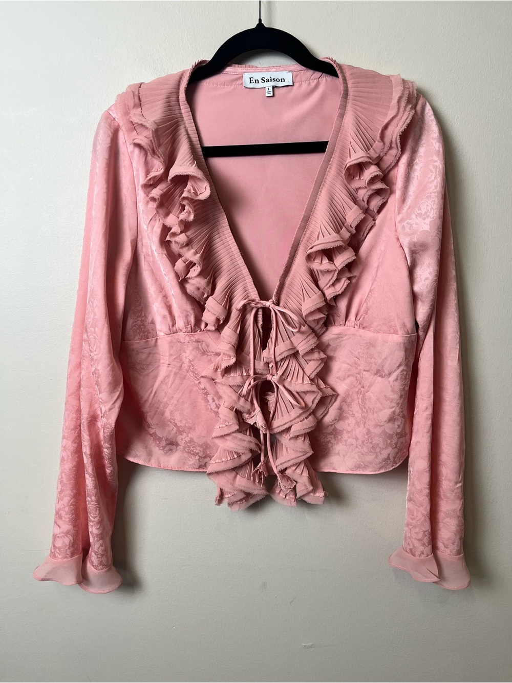 En Saison Women's Pink Ruffle V-Neck Tie Front Blouse - Picture 3 of 5